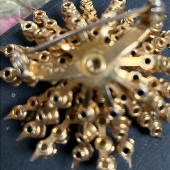 Vintage CARO brooch with pearls and crystals - Picture 5 of 5